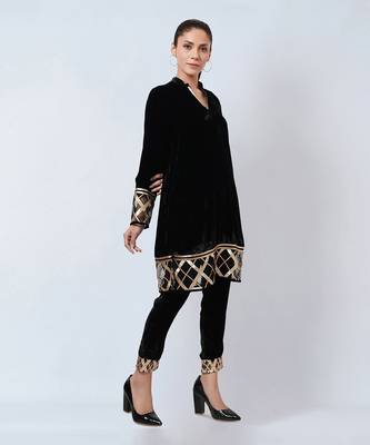 Black Silk Velvet Kurta And Straight Pants With Gota Lace Detail Set 3