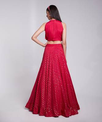 Crop Top Skirt Set With A Flare Of 8 Meters. 3