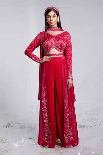 Fusion Set With Floral And Geometrical Details