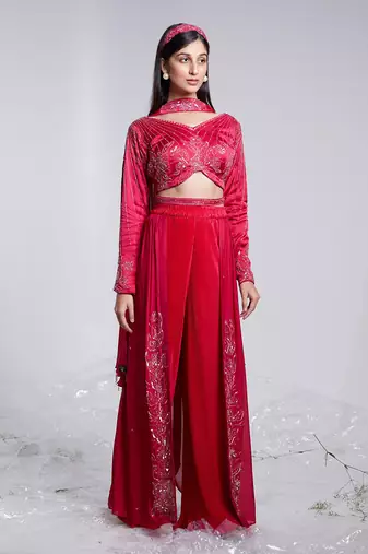 Fusion Set With Floral And Geometrical Details