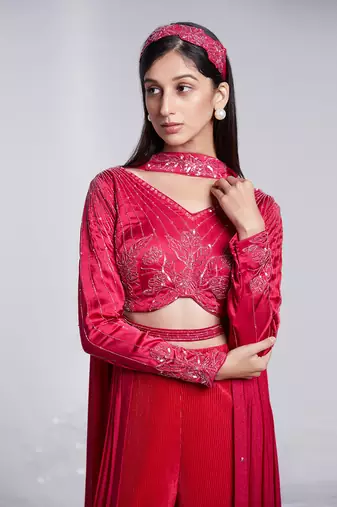 Fusion Set With Floral And Geometrical Details