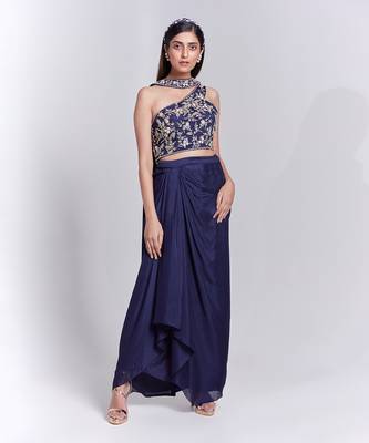 A Beautiful One Shoulder Crop Top With V Incut Details At The 
Armhole 1