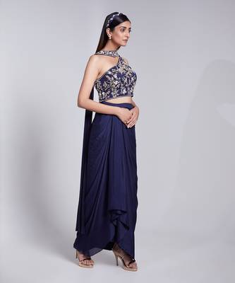 A Beautiful One Shoulder Crop Top With V Incut Details At The 
Armhole 2