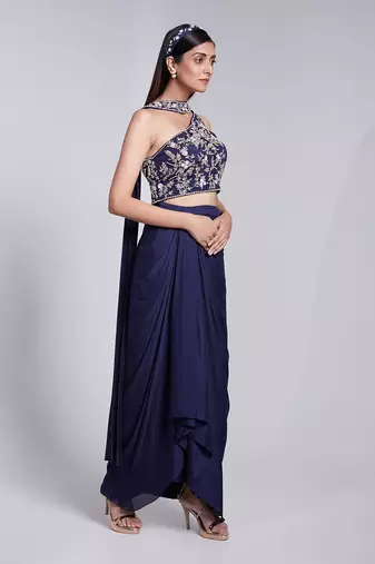 A Beautiful One Shoulder Crop Top With V Incut Details At The 
Armhole