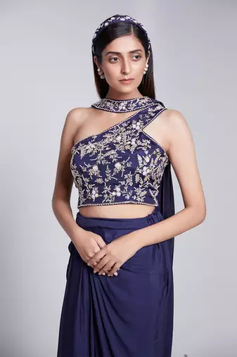 A Beautiful One Shoulder Crop Top With V Incut Details At The 
Armhole