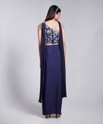 A Beautiful One Shoulder Crop Top With V Incut Details At The 
Armhole 4