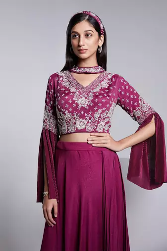A Fllawless V Neckline Crop Top Emrbiodered Uniquely. The Sleeve Has Cut Flare Details. The Skirt Is Pre Draped.