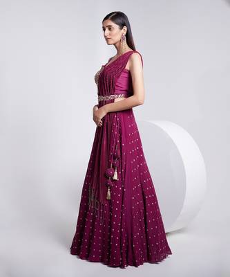 Sleeveless Embroidered Blouse With Dupatta On One Side Of The Shoulder 3