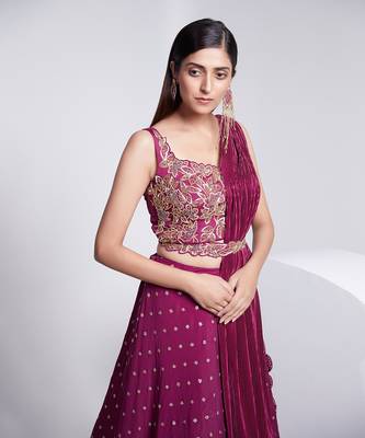 Sleeveless Embroidered Blouse With Dupatta On One Side Of The Shoulder 5