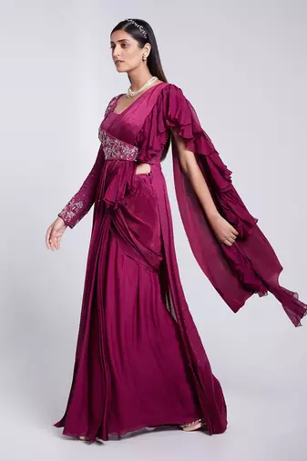 Beautifully Hand Crafted Saree Set Having Pre Pleated Crush Pallu