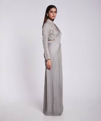 Gown Saree Foe The Lovely Ladies Who Want To Look Different And Elegant 2
