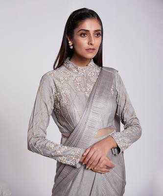 Gown Saree Foe The Lovely Ladies Who Want To Look Different And Elegant 3