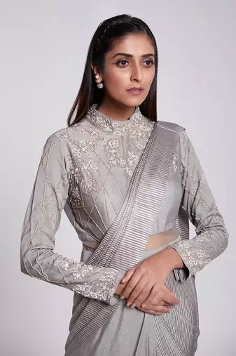 Gown Saree Foe The Lovely Ladies Who Want To Look Different And Elegant