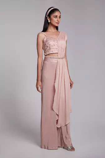 Fusion Set With Floral Details