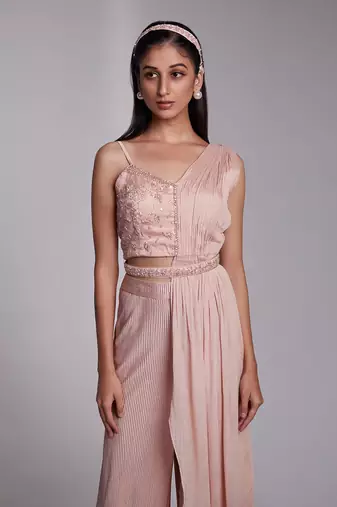 Fusion Set With Floral Details