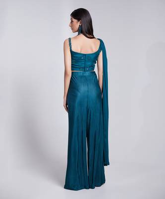 A Beautiful Fusion Set With Asymmetric Neckline Details 5