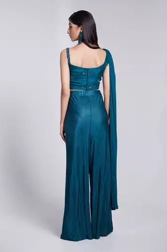 A Beautiful Fusion Set With Asymmetric Neckline Details