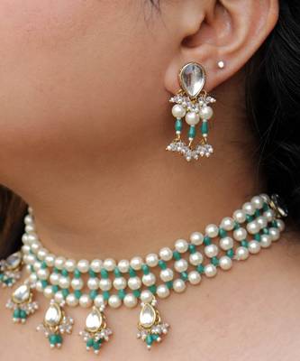 Pearl & Dangling Kundan Necklace Set Of Green 1