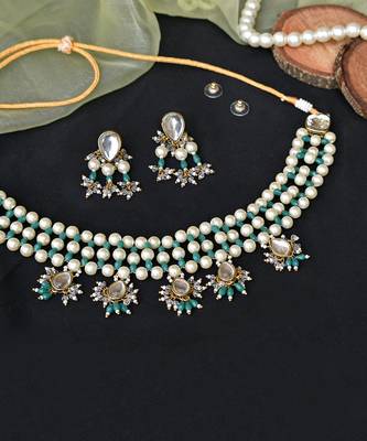 Pearl & Dangling Kundan Necklace Set Of Green 2