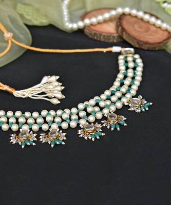 Pearl & Dangling Kundan Necklace Set Of Green 3