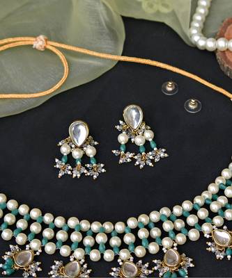 Pearl & Dangling Kundan Necklace Set Of Green 4