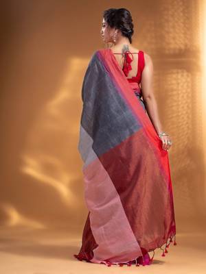 Grey Pure Cotton handwoven soft Saree with zari pallu 4