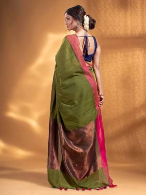 Green Pure Cotton Woven Design soft Saree with zari pallu 4