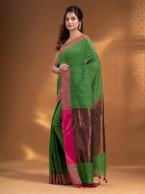 Green Pure Cotton Woven Design soft Saree with zari pallu 3