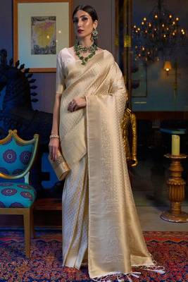 White and Gold Kanjivaram Golden Zari Work Saree 1