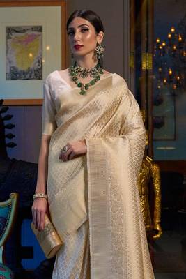 White and Gold Kanjivaram Golden Zari Work Saree 2