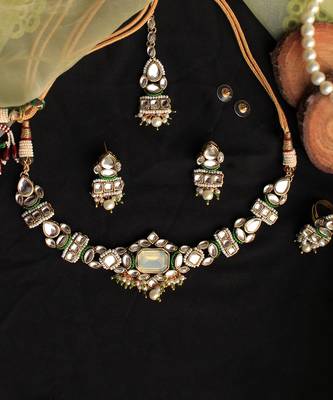 Divine Kundan Choker Set 4