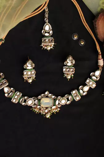 Divine Kundan Choker Set