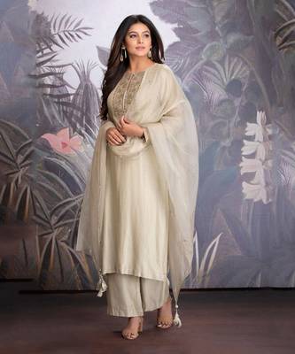 Baize Green Chanderi Silk Kurta In Hand Work Of Resham Clubbed With Chanderi Silk Pants And Silk Organza Dupatta. 3
