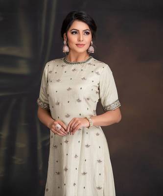 Baize Green Silk Linen High Slit Tunic With Georgette Palazzo And Mukaish Dupatta 3