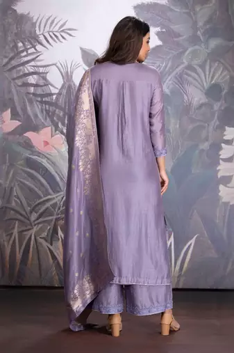 Heirloom Lilac Chanderi Silk Kurta With Hand Work Of Resham And Dabka Clubbed