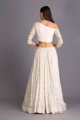 A Fusion Of Classic And Modern Lehenga Set With Ruched Blouse & Dupatta