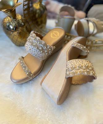 Gold Scallop Wedges 2