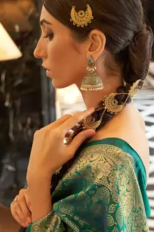 Green Kaabha Beautiful Silk Saree With Gold Zari Weaving Blouse