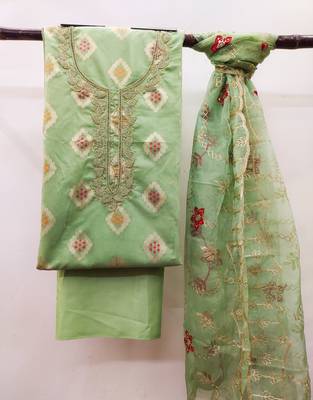 Green embroidered jacquard salwar 4