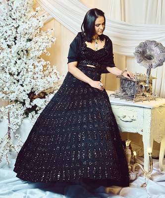 Jade Black Ardent Gown Set 3