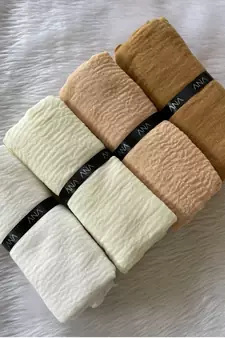 Off-white woven cotton hijab