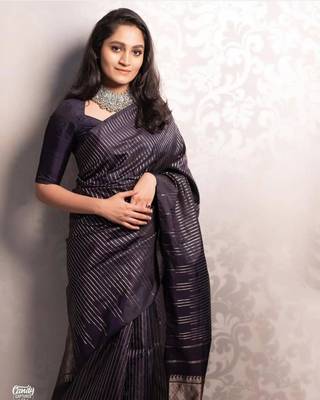 Black Woven Kanjivaram Silk Saree With Blouse Piece 1