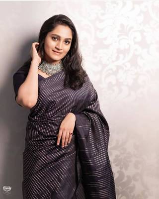 Black Woven Kanjivaram Silk Saree With Blouse Piece 4