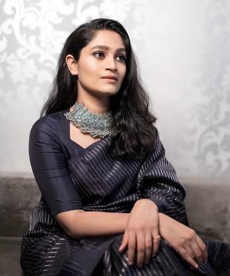 Black Woven Kanjivaram Silk Saree With Blouse Piece 5