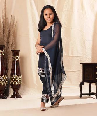 Navy Blue Embellished  Kurta Set 1
