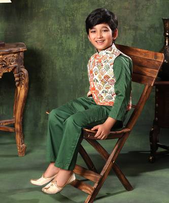 Printed Jacket With Green Kurta And Pyjama Co-Ord Set 4