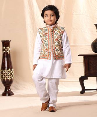 Geometric Print Jacket With White Kurta And Pyjama Co-Ord Set 1