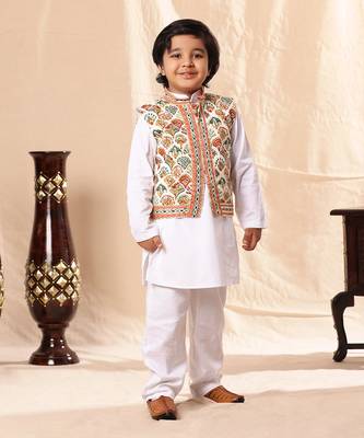Geometric Print Jacket With White Kurta And Pyjama Co-Ord Set 2