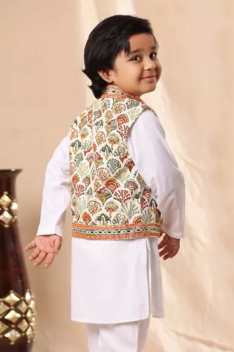 Geometric Print Jacket With White Kurta And Pyjama Co-Ord Set