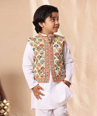 Geometric Print Jacket With White Kurta And Pyjama Co-Ord Set 4